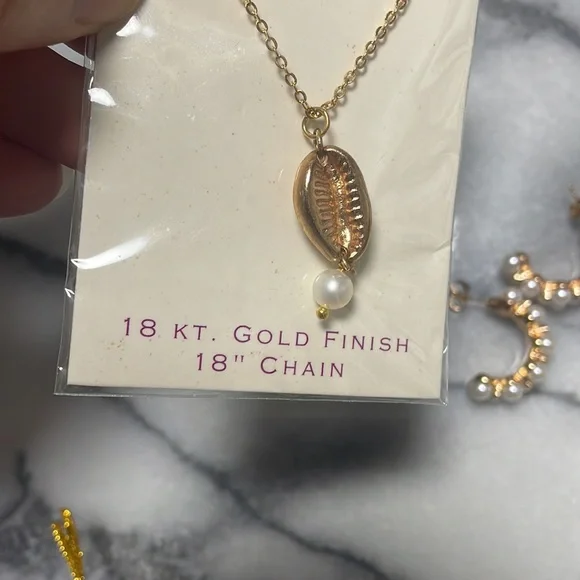 Jewelry bundle 18 KT gold chain necklace real pearl crowie shell - Picture 3 of 11